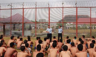 Antisipasi Barang Terlarang, Petugas Lapas Narkotika Palembang Rutin Gelar Razia