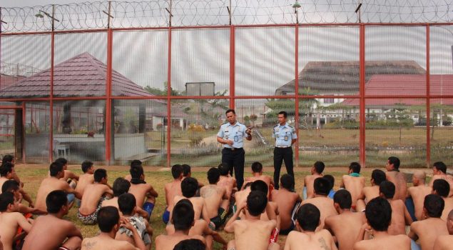 Antisipasi Barang Terlarang, Petugas Lapas Narkotika Palembang Rutin Gelar Razia