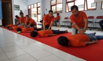 Bapas Kediri Latih Klien Pemasyarakatan Keterampilan Pijat Refleksi
