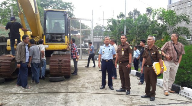 Peserta Lelang Tinjau Barang di Rupbasan Bandung