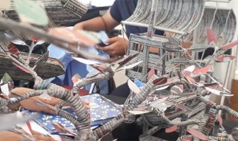 Ubah Sampah Koran jadi Karya Seni, Cara Warga Binaan Rutan Garut Diberdayakan