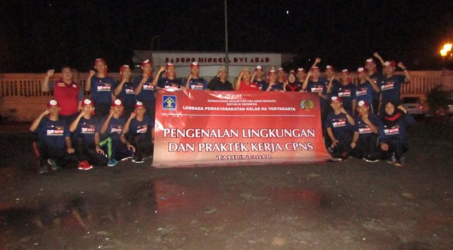 Tembus Hujan, CPNS Lapas Yogya Tetap Semangat Jalan Malam