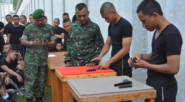 Petugas & CPNS Lapas Narkotika Jakarta Latihan Menembak & Bongkar Pasang Senjata
