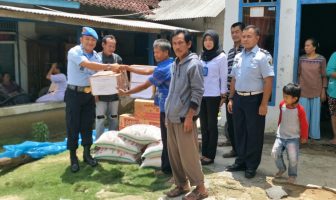 Peduli Korban Banjir, Lapas Gunung Sugih Berikan Santunan