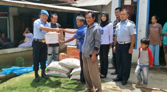 Peduli Korban Banjir, Lapas Gunung Sugih Berikan Santunan