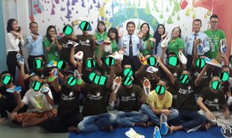 Anak LPKA Jakarta Belajar Melukis Sepatu Bersama Tokopedia