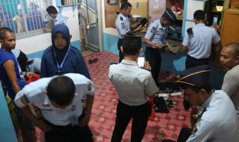 Petugas Lapas Narkotika Sungguminasa Sita Barang-Barang Terlarang