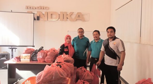 Bapas Kediri Bagikan 180 Nasi Bungkus untuk Kaum Dhuafa