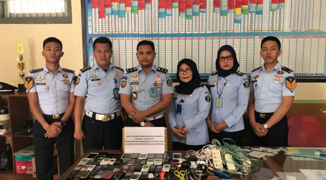 Penggeledahan Serentak, Petugas Rutan Bandung Amankan HP