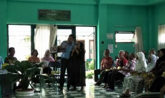 Karutan Bantul Hibur Lansia Budi Dharma