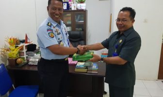 Bantuan Buku & Kitab Dukung Pembinaan di Lapas Piru