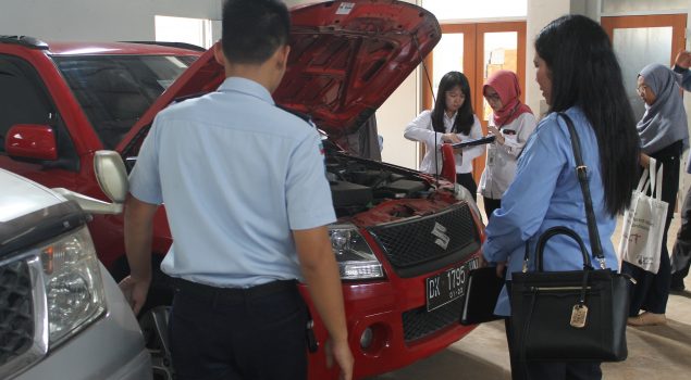 KPKNL dan KPK Lakukan Penilaian 2 Mobil di Rupbasan Jakbar