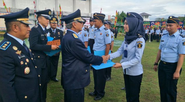 Gagalkan Penyelundupan Barang Terlarang, 3 Pegawai Lapas Gunung Sugih Terima Penghargaan