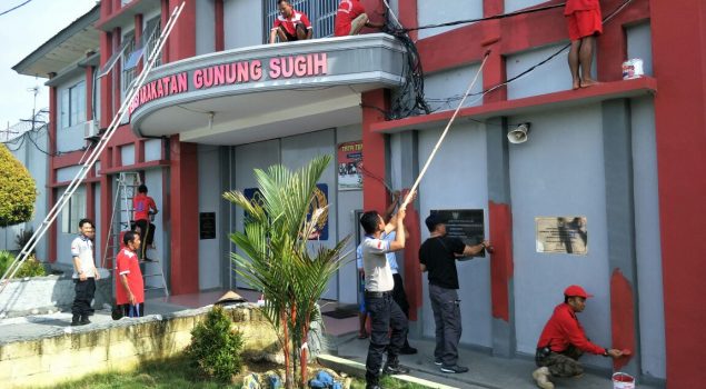 Pasukan Merah Putih Narapidana Lapas Gunung Sugih Cat Gedung Kantor