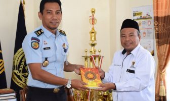 Tambahan 10 Al Quran Bantu Pembinaan di Rutan Pinrang