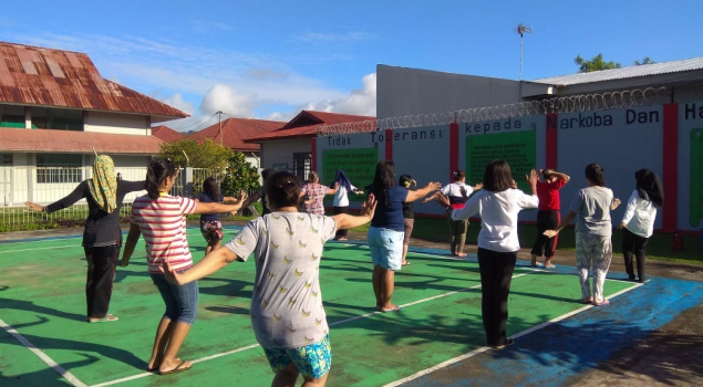 Petugas & WBP Lapas Perempuan Ambon Rutinkan Latihan Poco-Poco