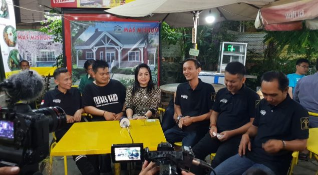 Trabas Band Hibur Pengunjung RM Mas Miskun Salemba