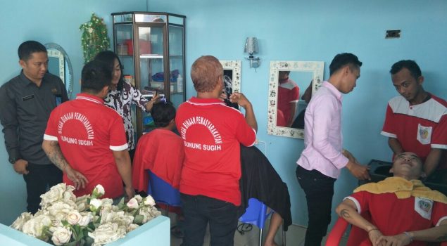 Lapas Gunung Sugih Latihan WBP Keterampilan Pangkas Rambut