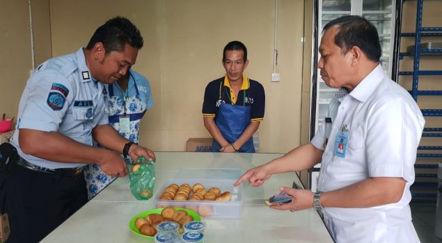 Dir. Binapi Latkerpro Puji Kelezatan Roti Produksi Lapas Batam