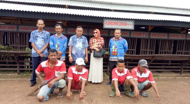 Penyuluh Disbunnak Lampung Tengah Tinjau Kandang Kambing Lapas Gunung Sugih