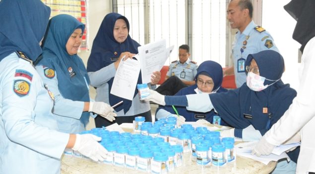 Komitmen P4GN, Seluruh Pegawai Lapas Narkotika Jakarta di Tes Urine