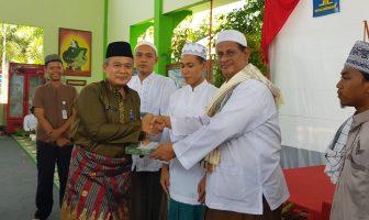 Ponpes Rutan Batang Dapat Bantuan Kitab Keagamaan