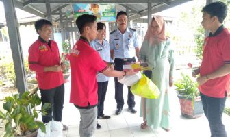 Peringati Hari AIDS, Lapas Polewali Bagikan Mawar & Leaflet
