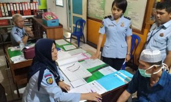 Tim Medis Ditjen PAS Cek Kesehatan WBP Terdampak Gempa & Tsunami Palu