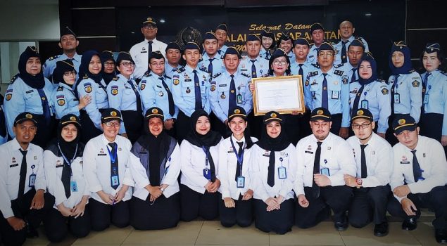 Bapas Jakarta Pusat Mendapatkan Penghargaan Pelayanan Publik Berbasis HAM