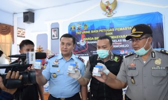 Petugas Dan Warga Binaan Pemasyarakatan Rutan Purworejo Dirazia