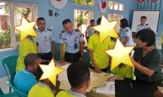 Anak LPKA Kupang Belajar Buat Aksesoris & Souvenir Perca