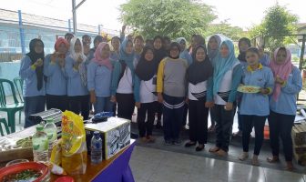 Kalapas Perempuan Lampung Terjun Langsung Ajari WBP Buat Kue