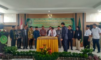 Kakanwil dan Kadivpas Sultra sebagai Saksi dalam Pencangan Zona Integritas  Pengadilan Tinggi Negeri Sulawesi Tenggara