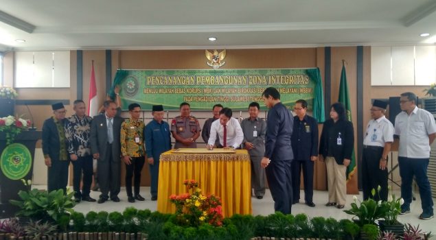 Kakanwil dan Kadivpas Sultra sebagai Saksi dalam Pencangan Zona IntegritasÂ  Pengadilan Tinggi Negeri Sulawesi Tenggara