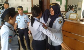 Pengecekan Atribut & Meja Kerja Pastikan Petugas LPKA Jakarta Tak Terlibat Narkoba