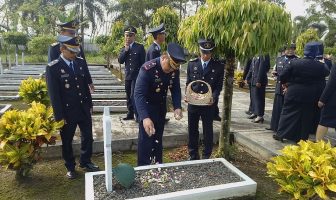 Kenang Jasa Pahlawan, Rutan Purworejo Tabur Bunga di TMP Projo Handoko Loyo