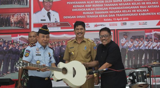 Tingkatkan Pembinaan, Rutan Kolaka Dapat Bantuan Alat Musik