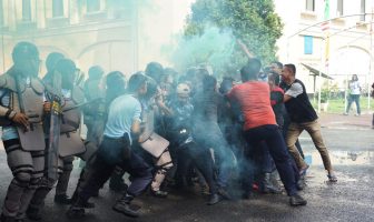 Pasukan Anti Huru-Hara LPKA Ambon Amankan "Penerobosan Massa"