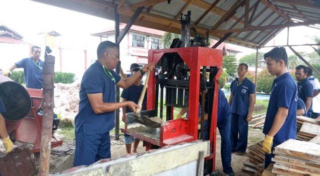 Lapas Sampit Luncurkan Pelatihan Pembuatan Batako