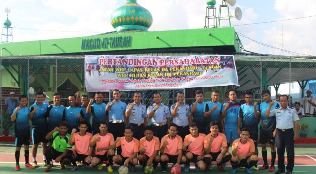 Jalin Persaudaraan, WBP Lapas Pekanbaru Tanding Futsal Dengan WBP Rutan Pekanbaru