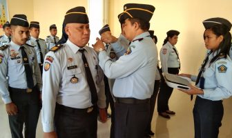 LPKA Ambon Gelar Penyematan Tanda Pangkat dan Pemberian Kartu Pegawai
