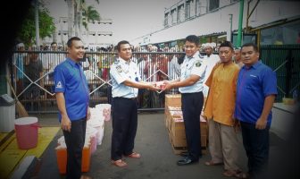 Jemaat Gereja LPN Jakarta Bagikan 1.200 Takjil