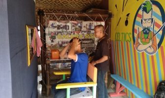 Pangkas Rambut Rutan Pandeglang Tak Pernah Sepi Pelanggan