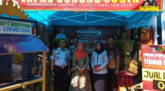 Kain Tapis Khas Lampung Karya Napi Lapas Gunung Sugih Mejeng di Correctional Fair 2019