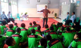 Wakil Direktur II POLTEKIP Paparkan Bahaya Narkoba & Alkohol di LPKA Kutoarjo