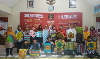 Pemberdayaan Klien Bapas Jogja Melalui Pelatihan Pembuatan Batik Shibori