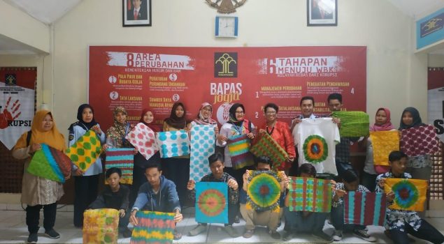 Pemberdayaan Klien Bapas Jogja Melalui Pelatihan Pembuatan Batik Shibori