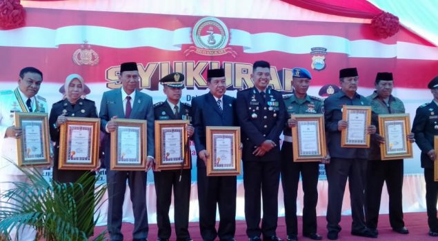 Kalapas Watampone, Terima Penghargaan Dari Kapolda Sulawesi SelatanÂ di Peringatan HUT Bhayangkara Ke 73