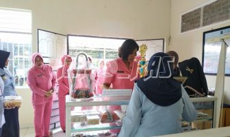 Marawis & Tarian WBP Sambut Kedatangan Anggota Bhayangkari Lampung