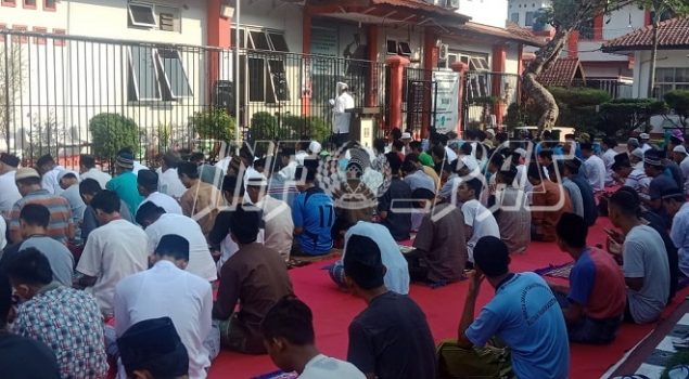 Ratusan WBP Rutan Rangkasbitung Gelar Salat Minta Hujan